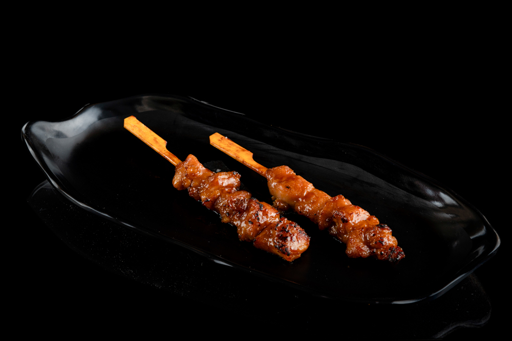 BROCHETA DE POLLO CON SALSA