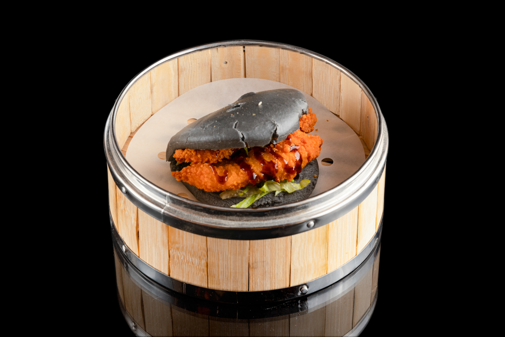 BUN BAO  NEGRA DE POLLO CRUJIENTE